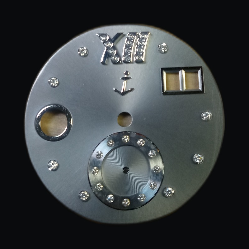 On the bench — Bare plate, settings cut